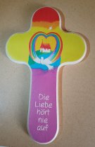 Holzkreuz “Die Liebe hört nie auf”